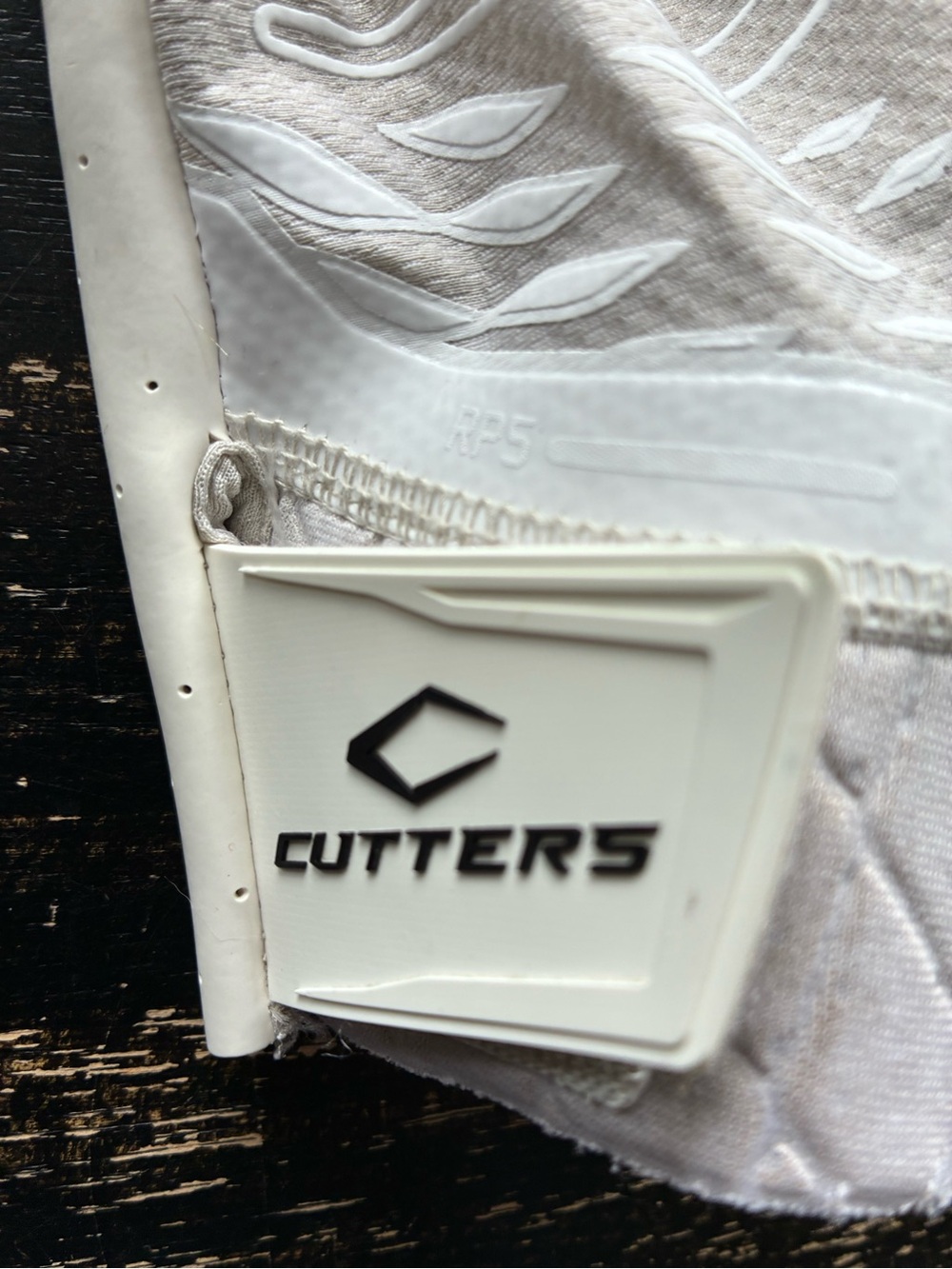 Cutters Gamer 5.0 White/Grey Football Gloves size L